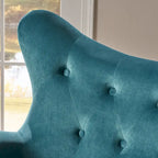 Fauteuil à oreilles de style milieu de siècle – Velours capitonné, pieds en chêne, 34 larg. x 30 prof. x 40 haut. po.