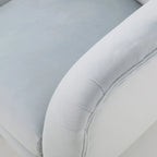 Fauteuil à oreilles de style milieu de siècle – Velours capitonné, pieds en chêne, 34 larg. x 30 prof. x 40 haut. po.